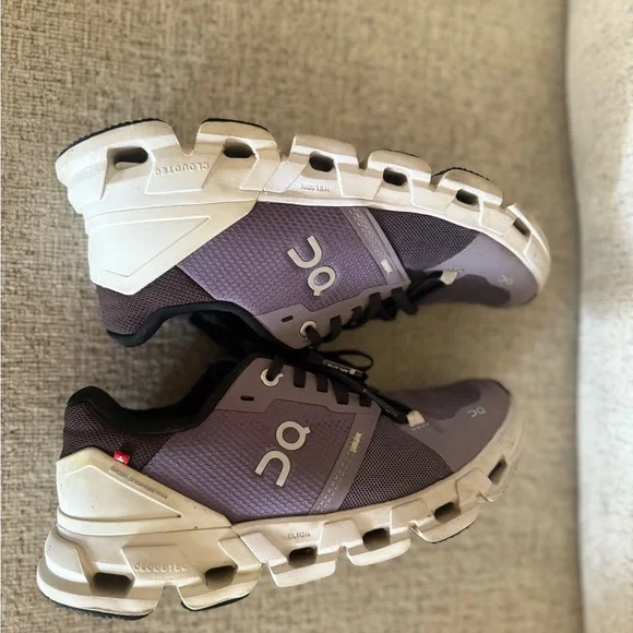 On Running Cloudflyer 4 in Purple and Cream - Picture 4 of 8